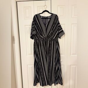 BloomChic Black and White Leaf Pattern Maxi Dress